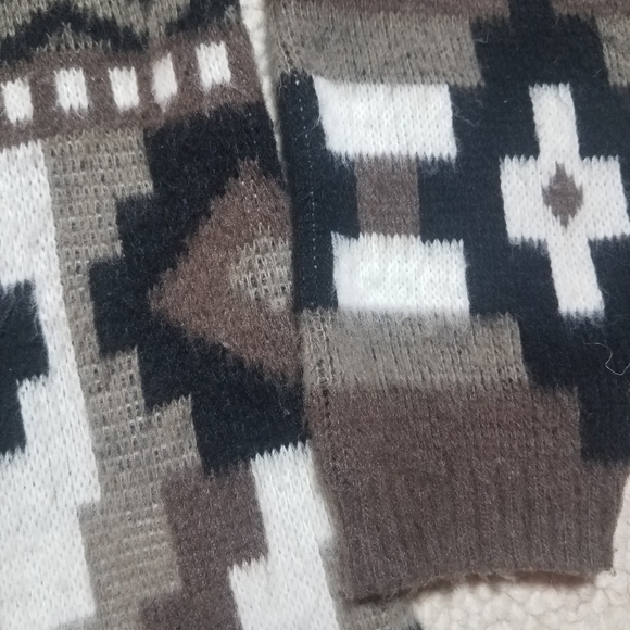 Yarnworks Aztec Chunky Sweater Medium PETITE - Picture 4 of 4